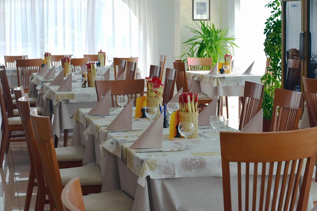 Hotel Europa Misano Adriatico Esterno foto